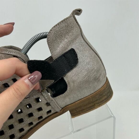 Musse & Cloud Light Gray Silver Perforated Leather Ankle Booties Size 40 (US 9) - Picture 4 of 14